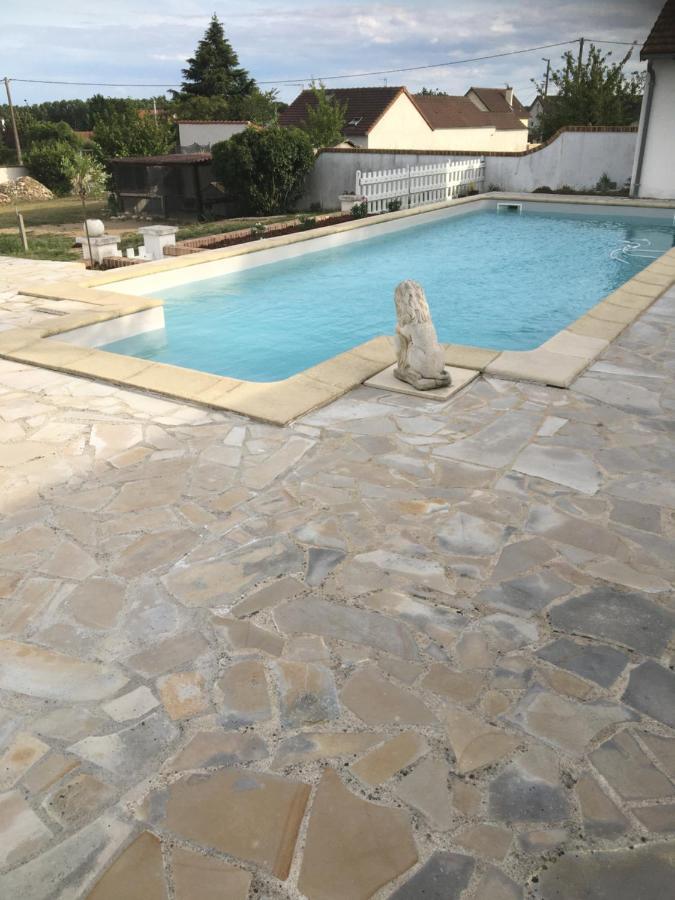 Maison Blanche Piscine Et Petit Dejeuner Châtellerault Zewnętrze zdjęcie