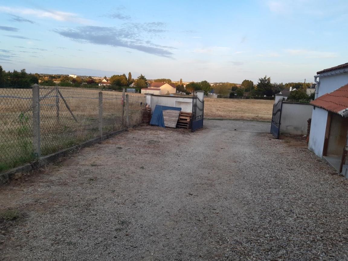 Maison Blanche Piscine Et Petit Dejeuner Châtellerault Zewnętrze zdjęcie
